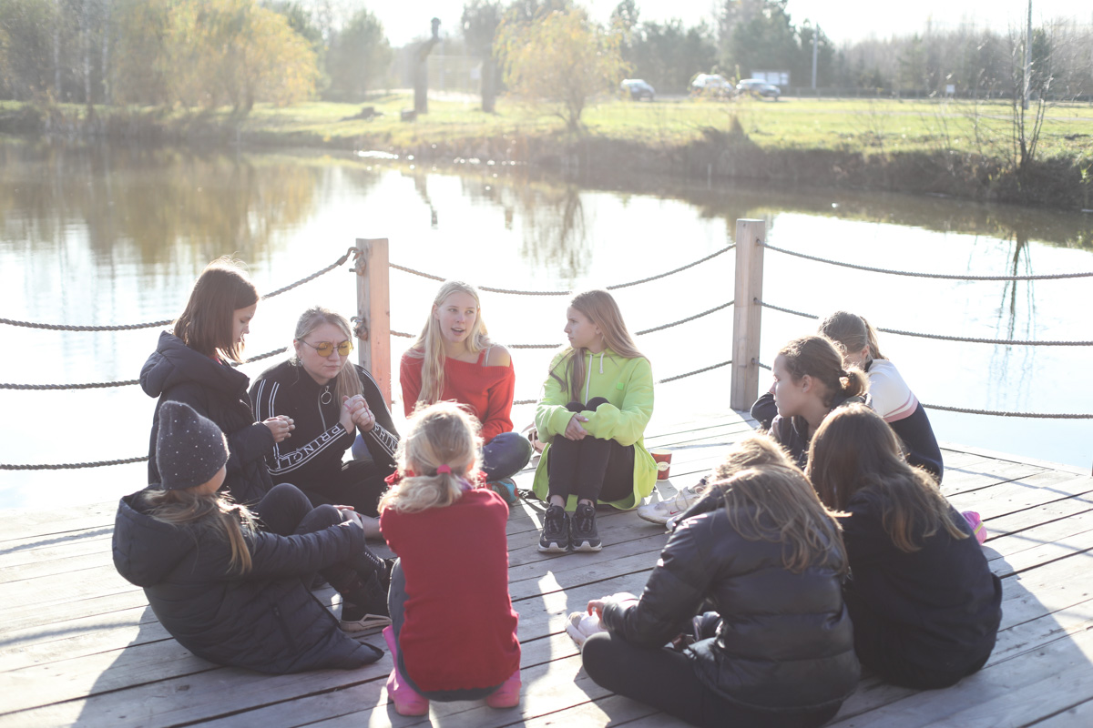 С 21 июня школа «МИР» в Доброграде открывает серию летних детских образовательных программ. За лето пройдет 6 курсов: от инженерных и кулинарных до языковых и творческих.