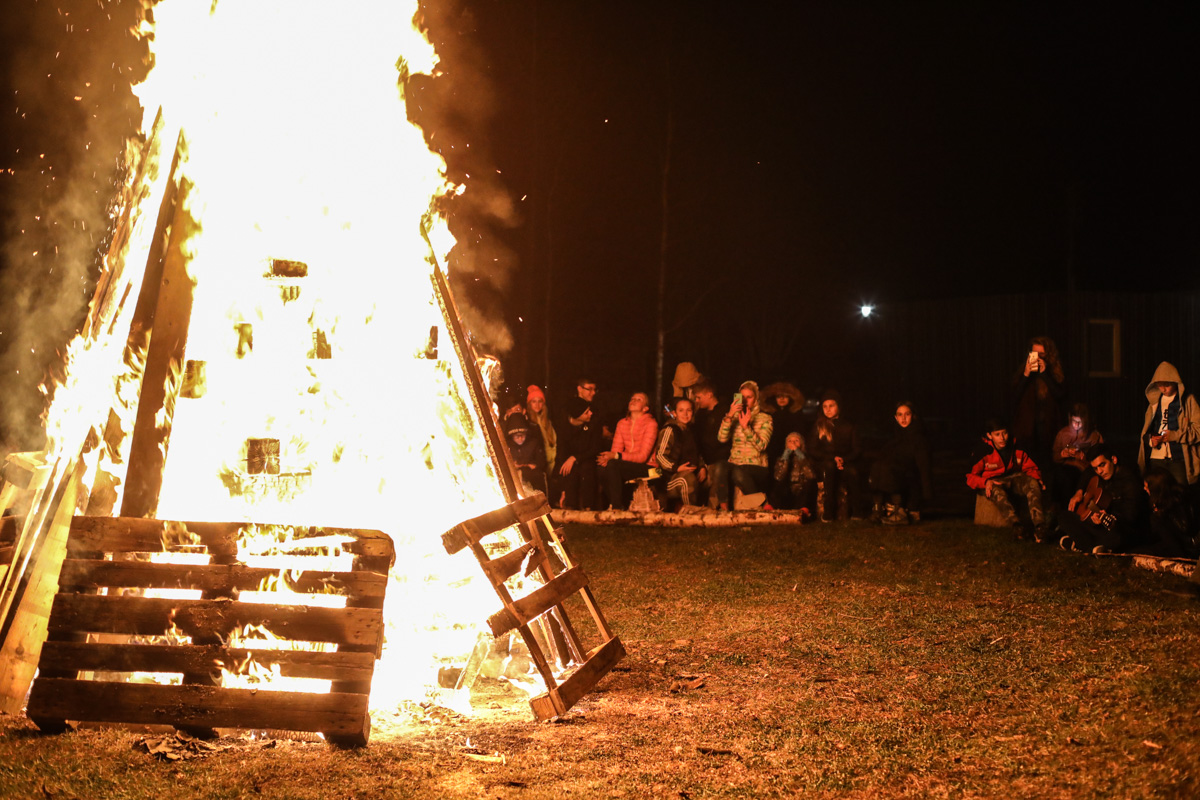 С 21 июня школа «МИР» в Доброграде открывает серию летних детских образовательных программ. За лето пройдет 6 курсов: от инженерных и кулинарных до языковых и творческих.