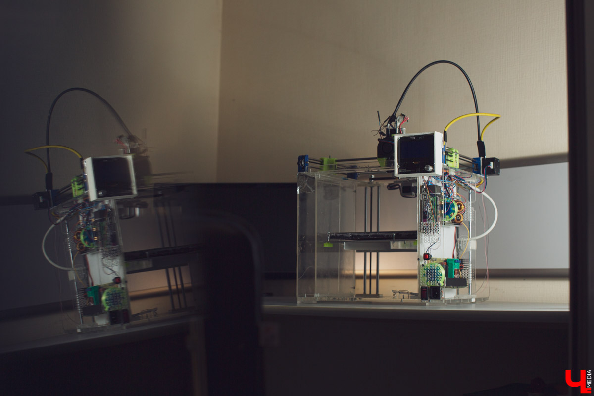 Как вы развлекаетесь на работе? Инженер Олег Катков, например, собирает 3D-принтеры. Узнаем себестоимость «домашнего» изобретения и изучим его функционал.