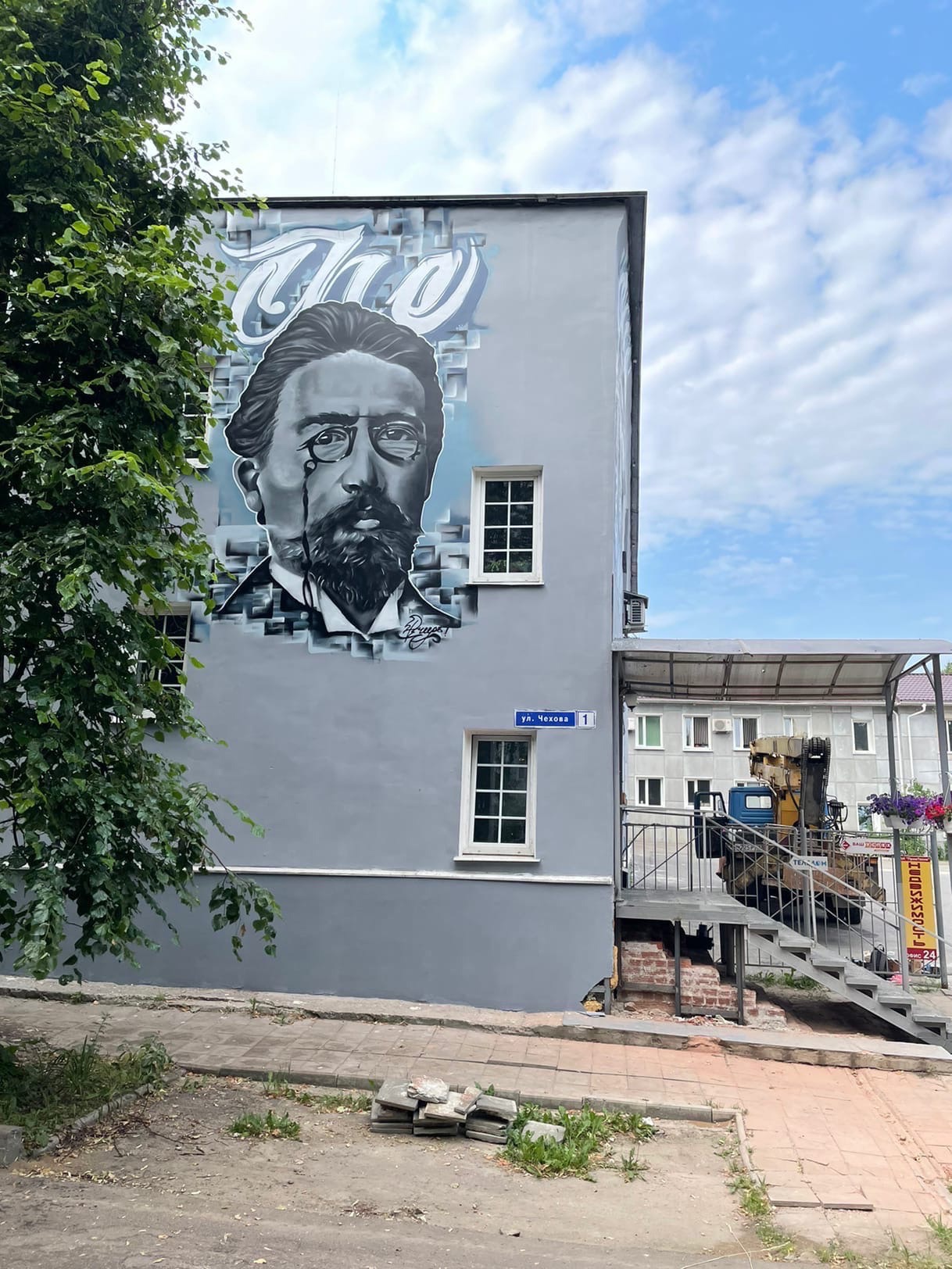 Сразу 5 новых граффити появились во Владимире. Какие мотивы были у их авторов и по какому адресу теперь искать настенную живопись?