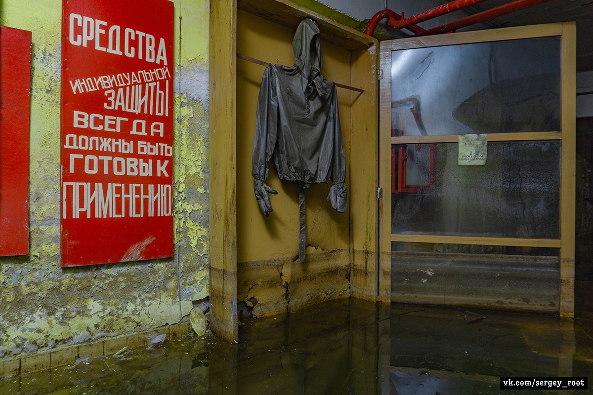 Фотограф Сергей Рут снова вызывает стайки мурашек. Смотрим его новый репортаж из полузатопленного владимирского бомбоубежища.