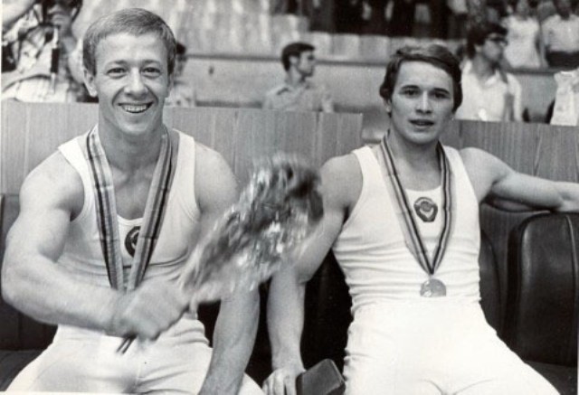 Как-то незаметно прошло 60-летие одного из мест, где растут городские легенды. В 1961-м году во Владимире открыли детскую гимнастическую школу. Мы решили вспомнить знаменитых спортсменов, которые с ее порога шагнули в мировую историю спорта.