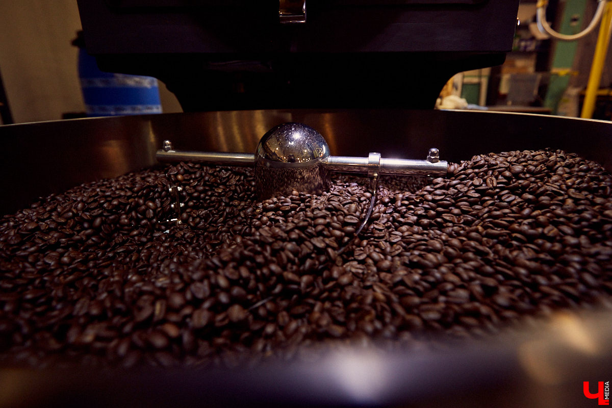 Культура потребления кофе и бизнес по-семейному: что такое «Территория обжарки» рассказал Руслан Брялин, основатель владимирского производства.