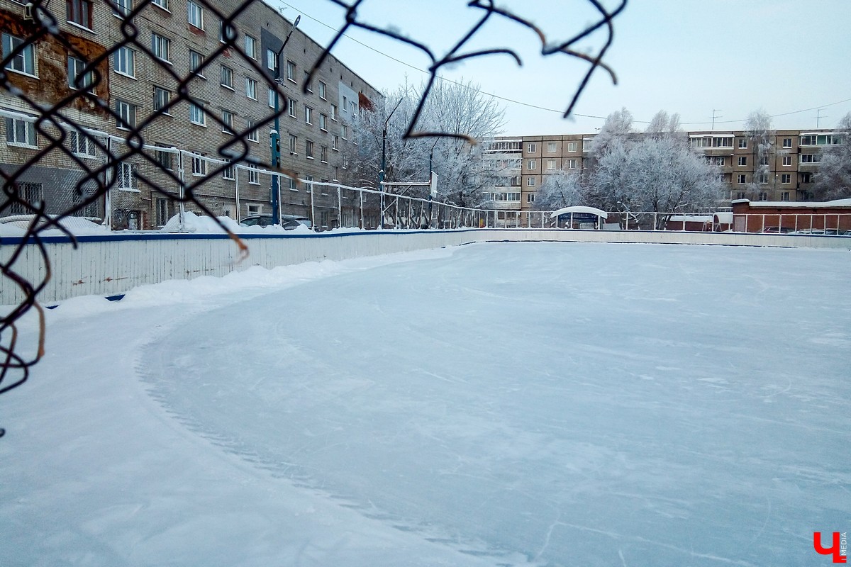 С приходом календарной зимы во Владимире начнутся работы по заливке льда. Для массового катания будут доступны 24 площадки. Напомним вам о самых популярных!