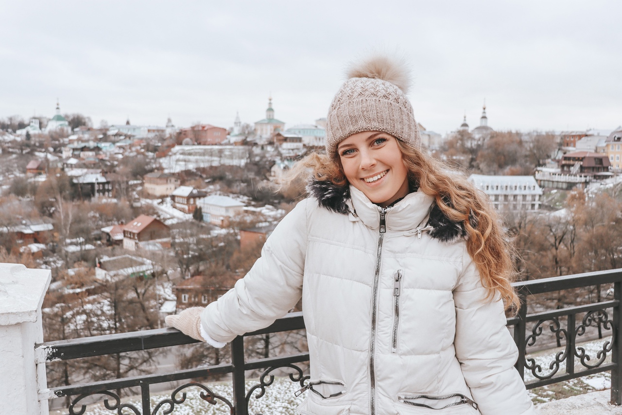 Жительница Англии переехала в Россию, чтобы выучить русский язык. Для этого она путешествует по стране и ведет свой блог. Катя уже успела побывать во Владимире и Суздале. Что ее удивило у нас больше всего?