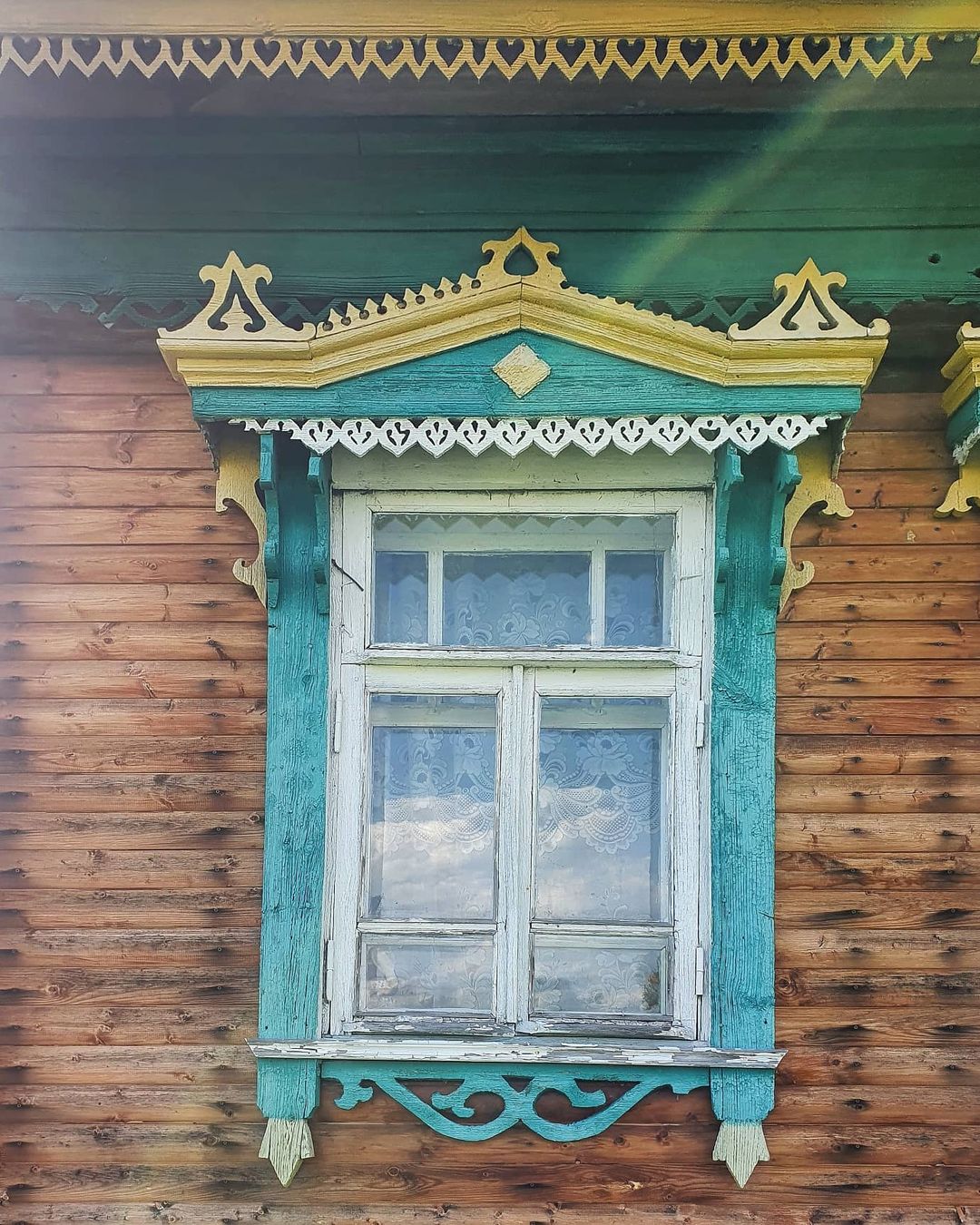 Цветные наличники из Балашова Саратовской области