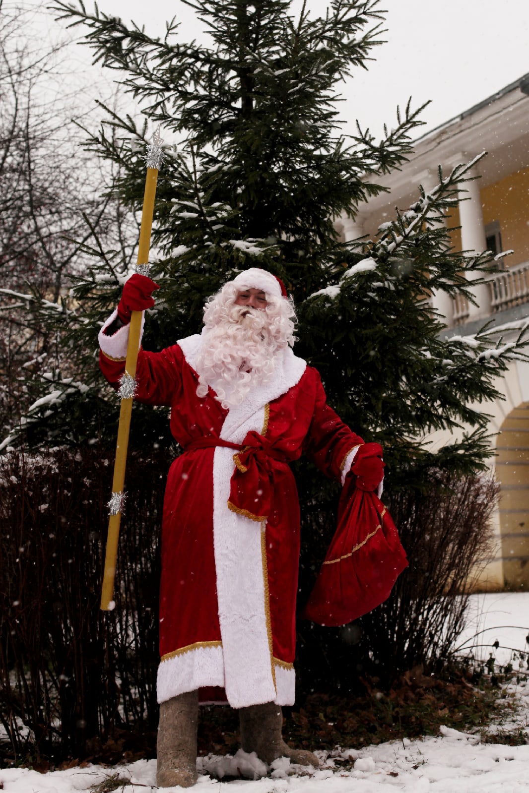 Услуги Деда Мороза и Снегурочки подорожали, но спрос на них растет. 31 декабря новогодние волшебники нарасхват. «Ключ-Медиа» узнал, сколько нынче стоит праздник дома.