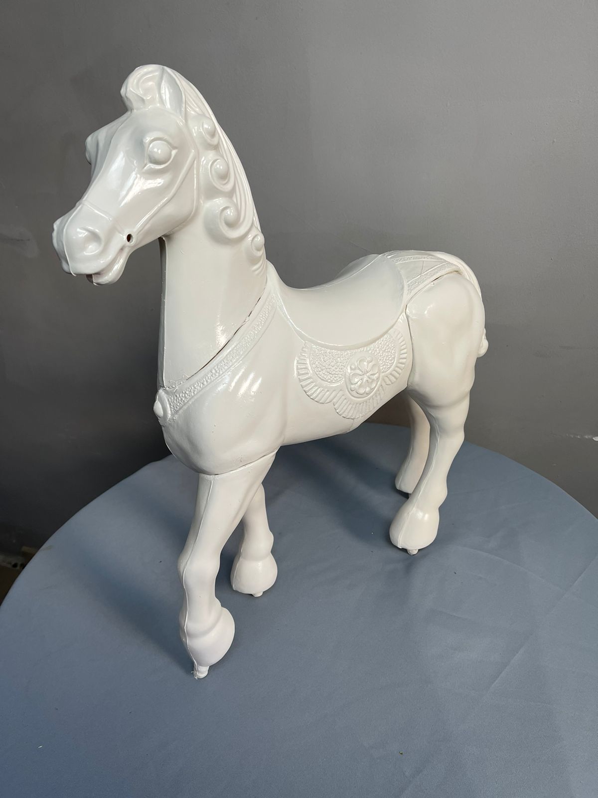 Необыкновенная фотозона с лошадкой из детства, или Новогодний декор от владимирских флористов.