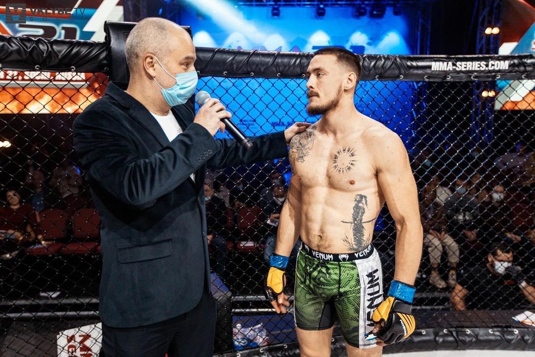 Спортсмен из Мурома Сергей Бобрышев, известный под псевдонимом Конор Макгрегор, может стать бойцом года по версии премии «MMA AWARDS 2021» в двух номинациях.