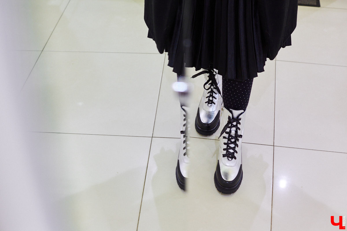 Необязательно выбирать между модным и комфортным, ведь все можно совместить! Журналист «Ключ-Медиа» отправилась на шопинг за теплой и одновременно актуальной зимней обувью. Не отходить далеко от трендов ей помогла стилист Елена Капп.