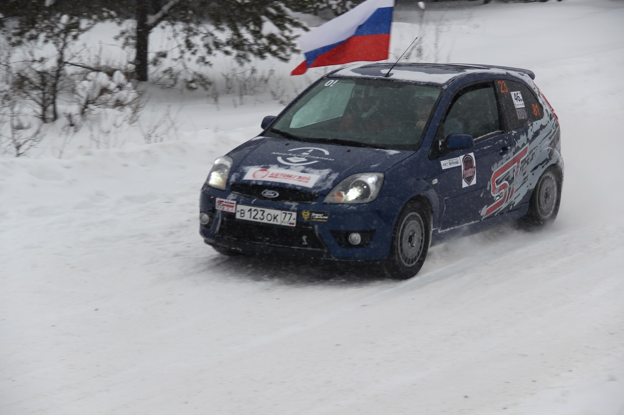 В последние декабрьские выходные в Судогодском районе, рядом с деревней Новокарповка, прошел первый этап чемпионата Владимирской области по ралли-спринт дуэльная гонка «Другая скорость».