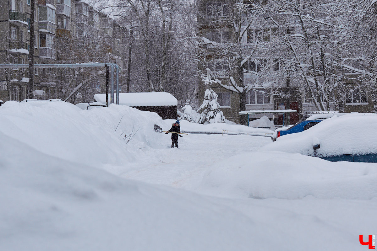 Борьба со снегом в центре внимания уже не первую неделю. Что готовы предложить чиновники, чтобы совсем не закопаться? Обо всем этом в дорожном обзоре «Ключ-Медиа».