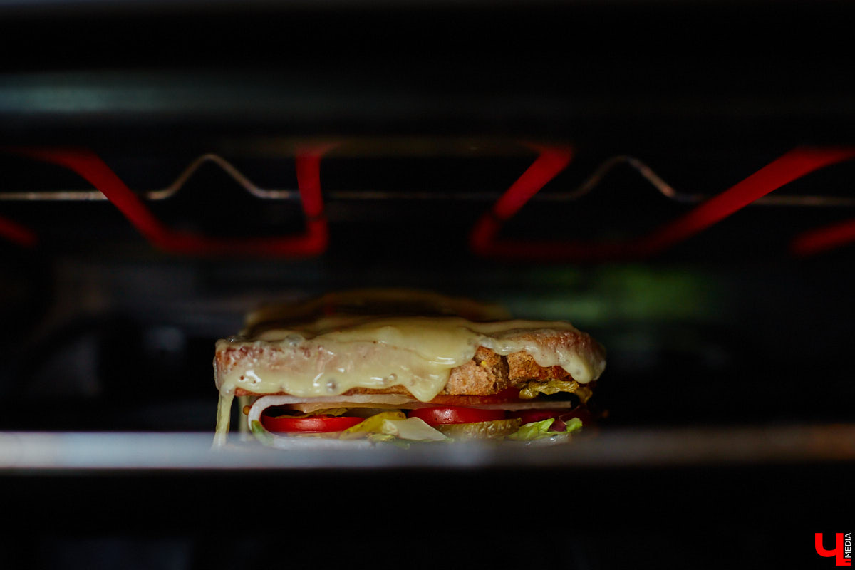 Сегодня готовим сэндвич с историей, за который приготовившую его девушку точно позовут замуж. Алёна Маркелова - тому подтверждение!