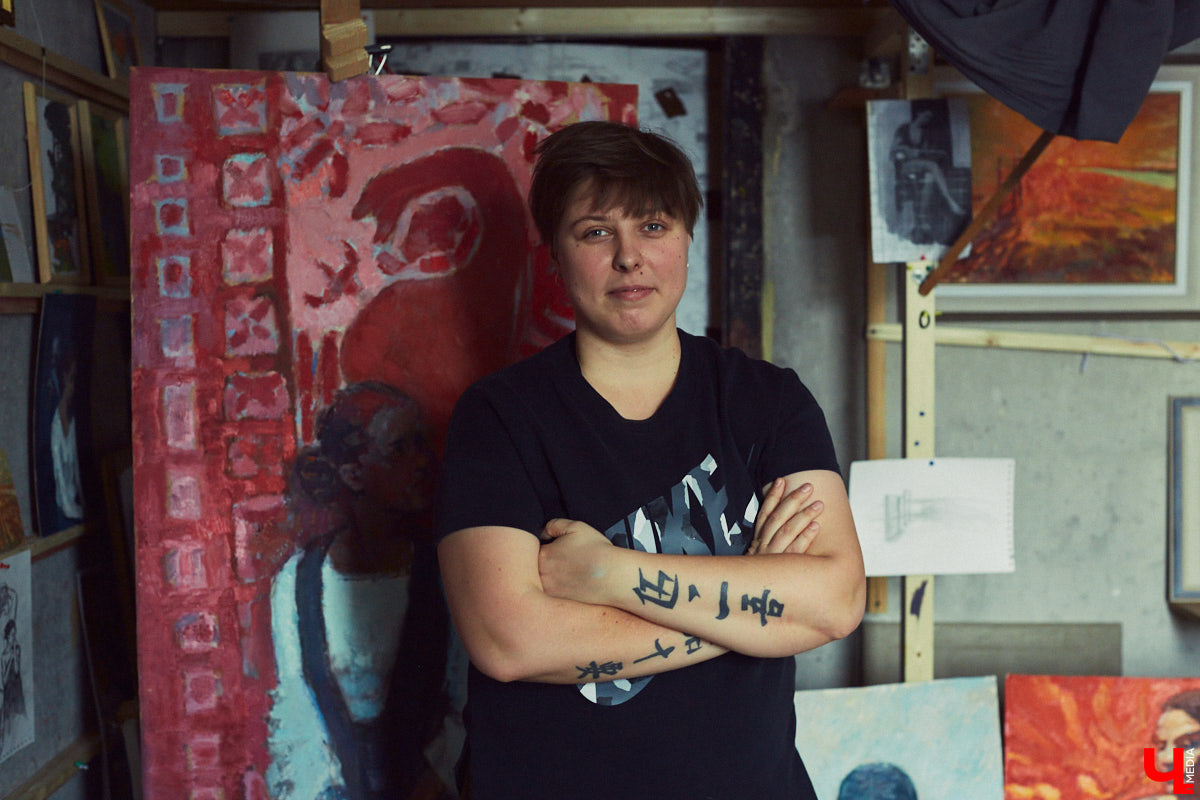 Дарья Иванилова — портретист. Она считывает людей и переводит их глубину в цвет, объем и композицию. Становление художника — путь, который не приводит в определенный пункт назначения, и его нюансы девушка разъяснила в большом интервью для «Ключ-Медиа».