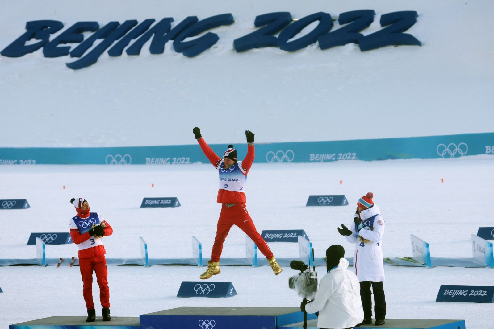 Лыжник из Мурома Иван Якимушкин выиграл серебряную медаль в олимпийском марафоне и как всегда эмоционально прокомментировал свое выступление. Сразу после гонки наш земляк не без доли юмора заявил, что он просто ехал за кем-то, а когда финишировал, его ждал «кипиш».