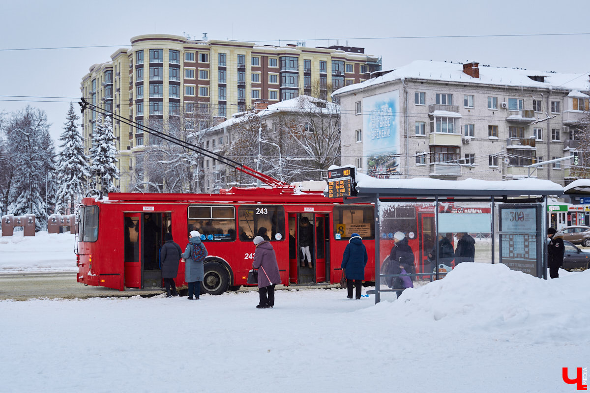 Мэрия областного центра обещает решить вопрос с пробками для общественного транспорта. Во Владимире могут появиться первые специальные полосы для движения автобусов и троллейбусов. Работы должны стартовать уже этой весной.