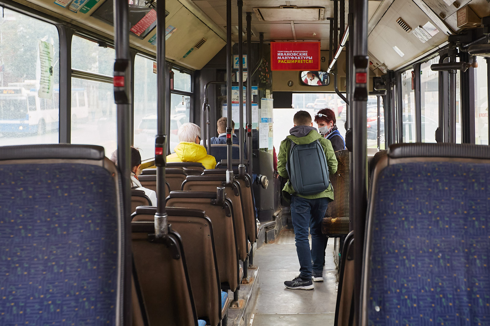 Мэрия областного центра обещает решить вопрос с пробками для общественного транспорта. Во Владимире могут появиться первые специальные полосы для движения автобусов и троллейбусов. Работы должны стартовать уже этой весной.
