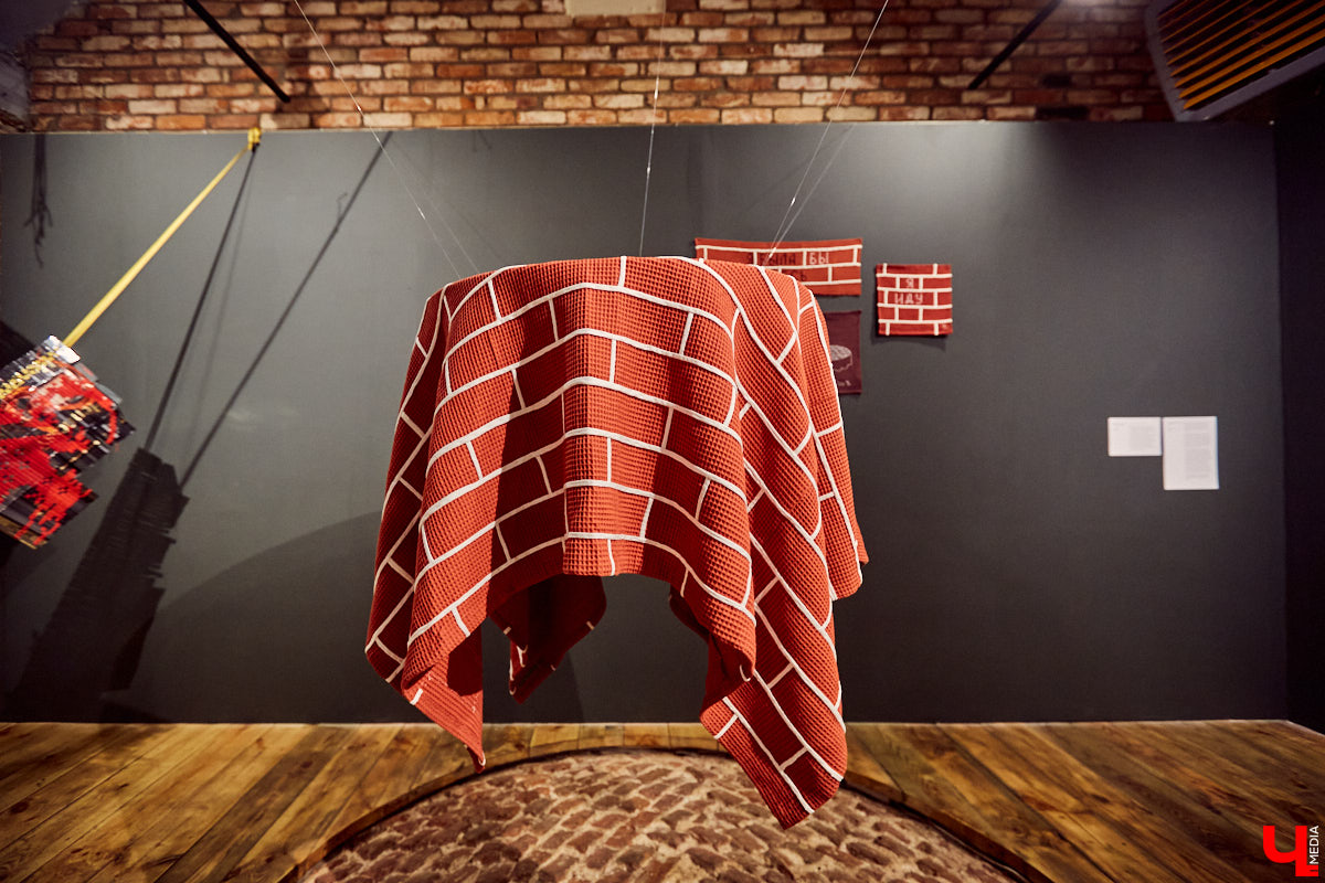 Как сделать возможным «Невозможное застолье», разрушить стены и поймать неуловимые тени? Ищем ответы на выставке современного текстиля.