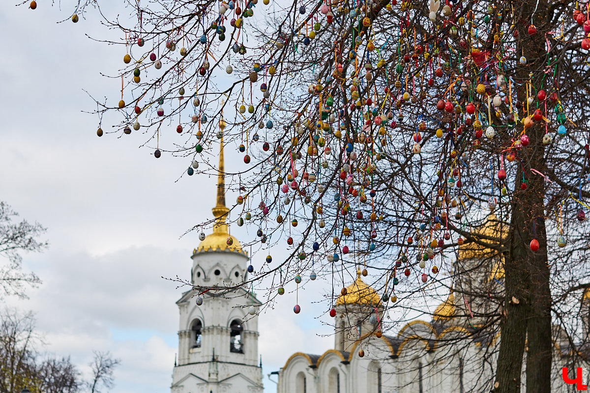 В канун светлого праздника Пасхи на смотровой площадке Успенского собора будут красоваться сразу 30 тысяч заготовок, расписанных руками жителей и гостей города.
