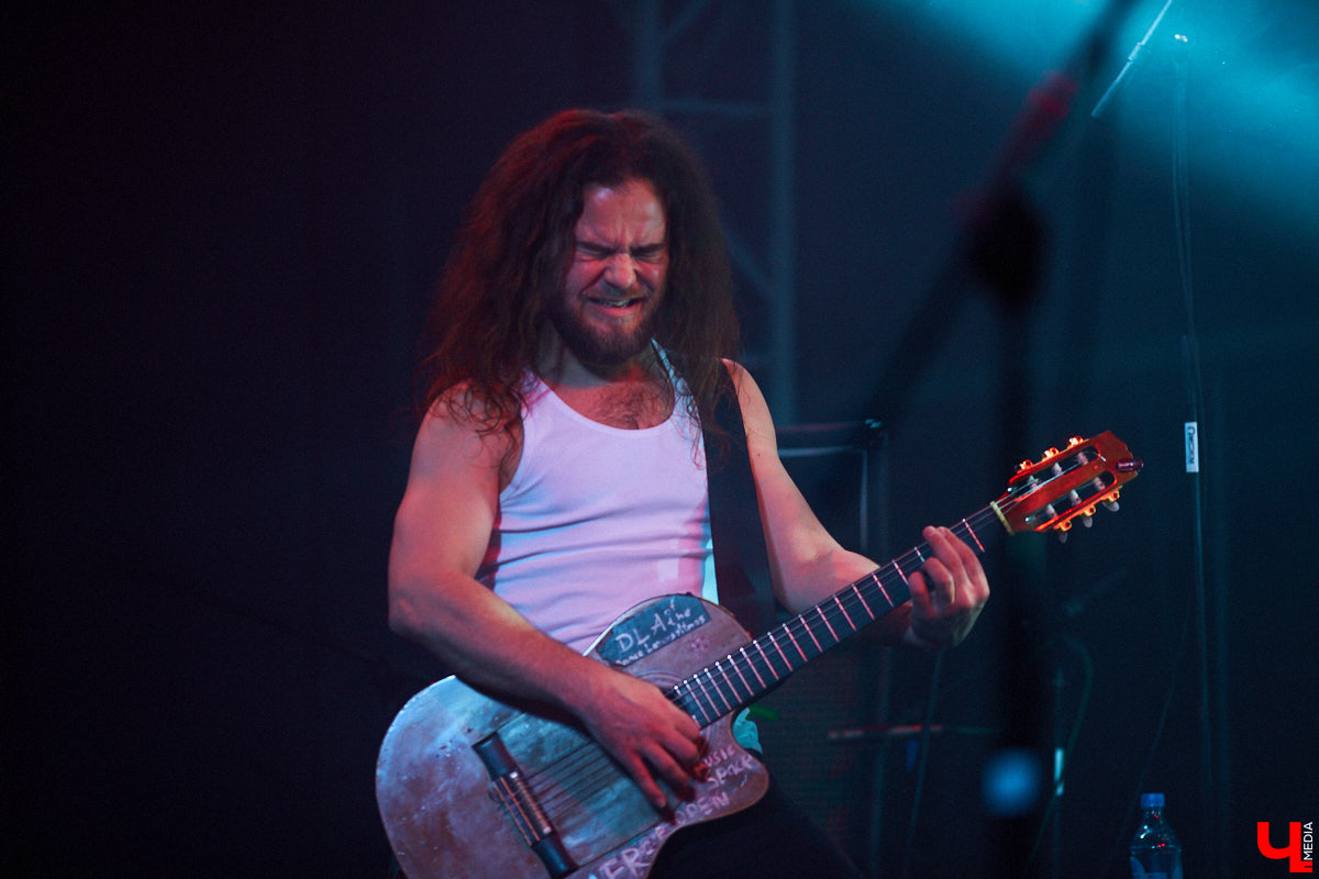Обновленный SALVADOR вернулся на сцену. Первый полноценный концерт shaman-metal группы, сменившей название на PEREVERTEN, состоялся на владимирской площадке Maxtone Hall. О новом творчестве и дикой энергетике в репортаже!