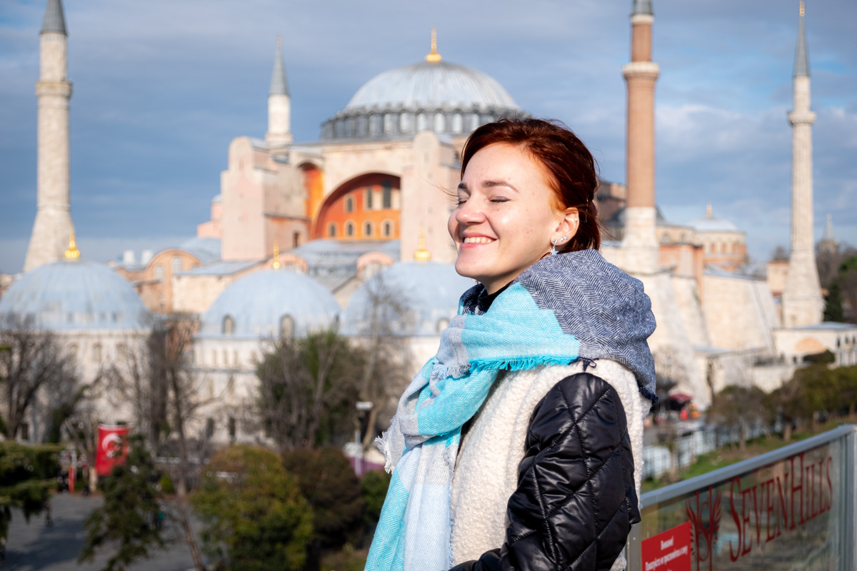 Наш путешествующий коллега с супругой успел несколько месяцев пожить и в Стамбуле. Удивился климату, порадовался ценам и выяснил, что может в Турции русского человека напрягать.