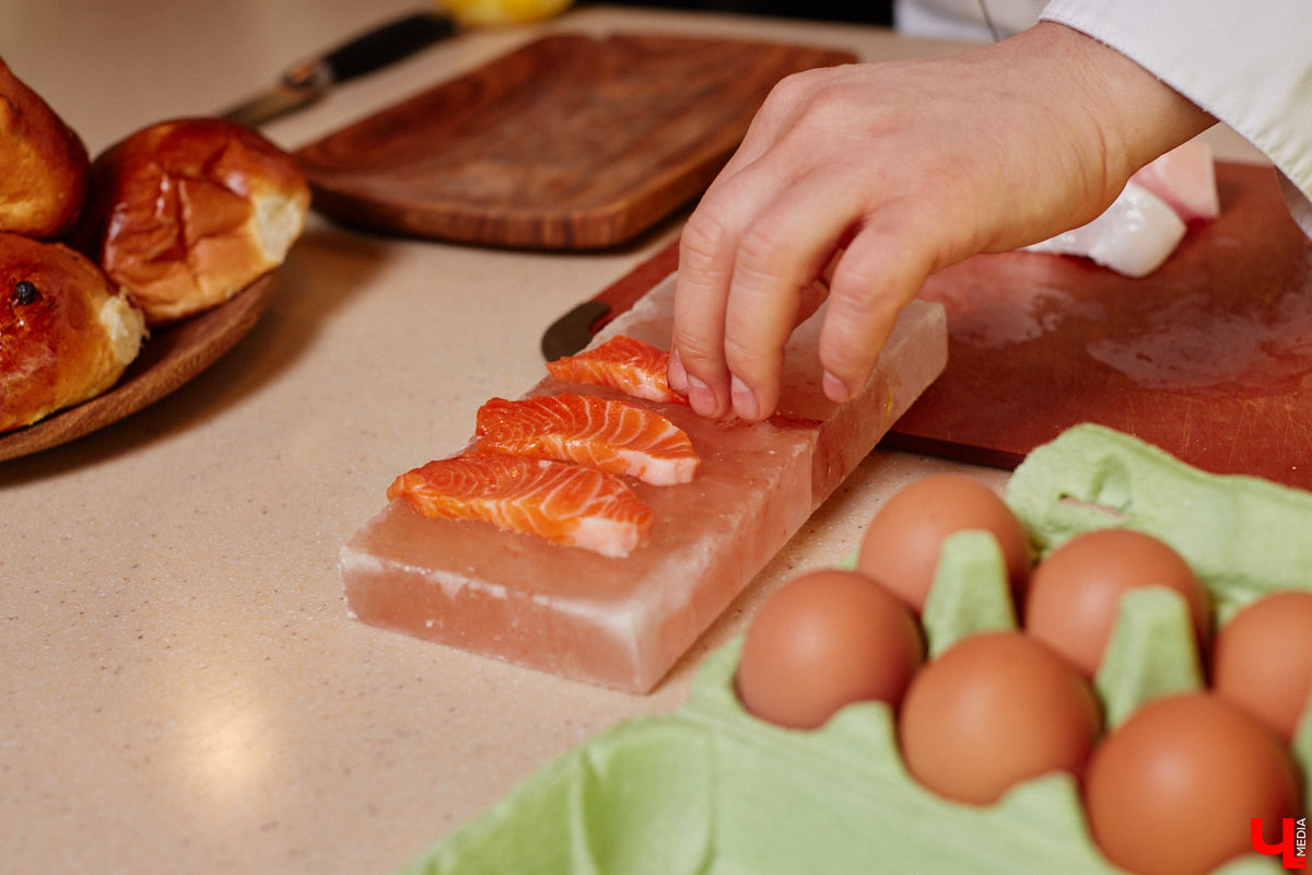 годня в меню «Кулинарного ответа» яйцо по-французски, голландский соус, северная рыба — карта мира на тарелке для организатора гастротуров.