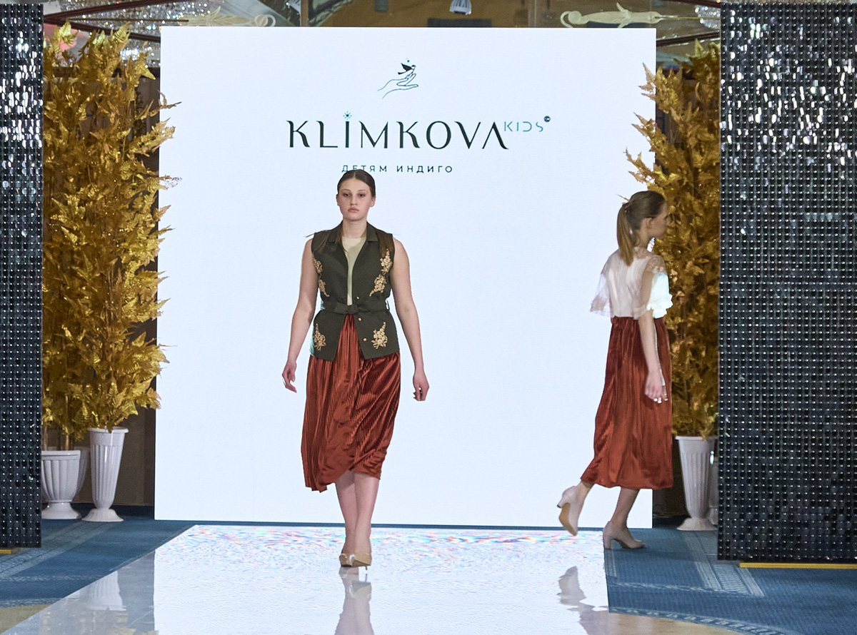 Ковровские модели приняли участие в Neva Fashion Week в Санкт-Петербурге. Главным требованием к выходу на подиум было умение ходить на каблуках. И, как считает руководитель агентства, это не случайно. В моду снова возвращается женственность.
