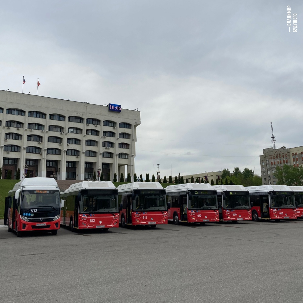 14 новых автобусов начали курсировать на улицах Владимира. И это первое обновление общественного транспорта за последнее время. Заметить красные машины можно издалека. В чем же их особенность?