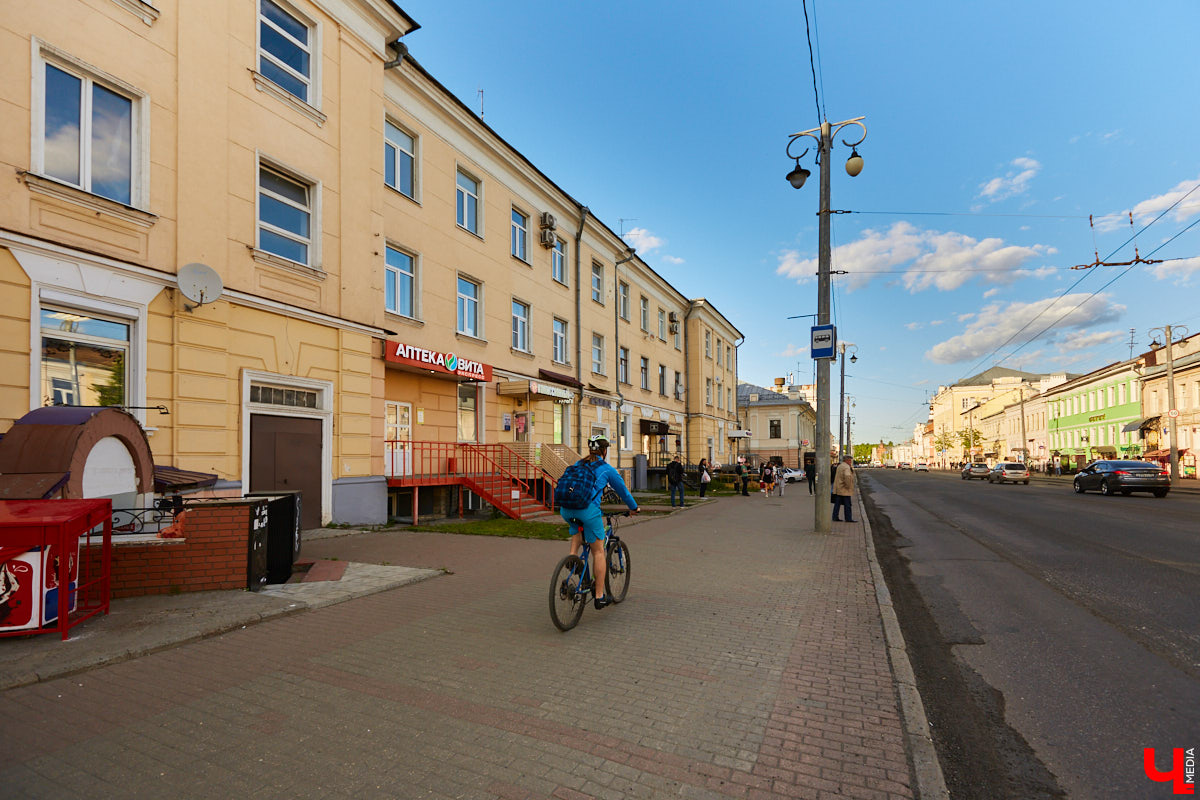 Владимирцы с пятью детьми поселились на лесном хуторе и превратили в симпатичную дачу квартиру в самом центре города.