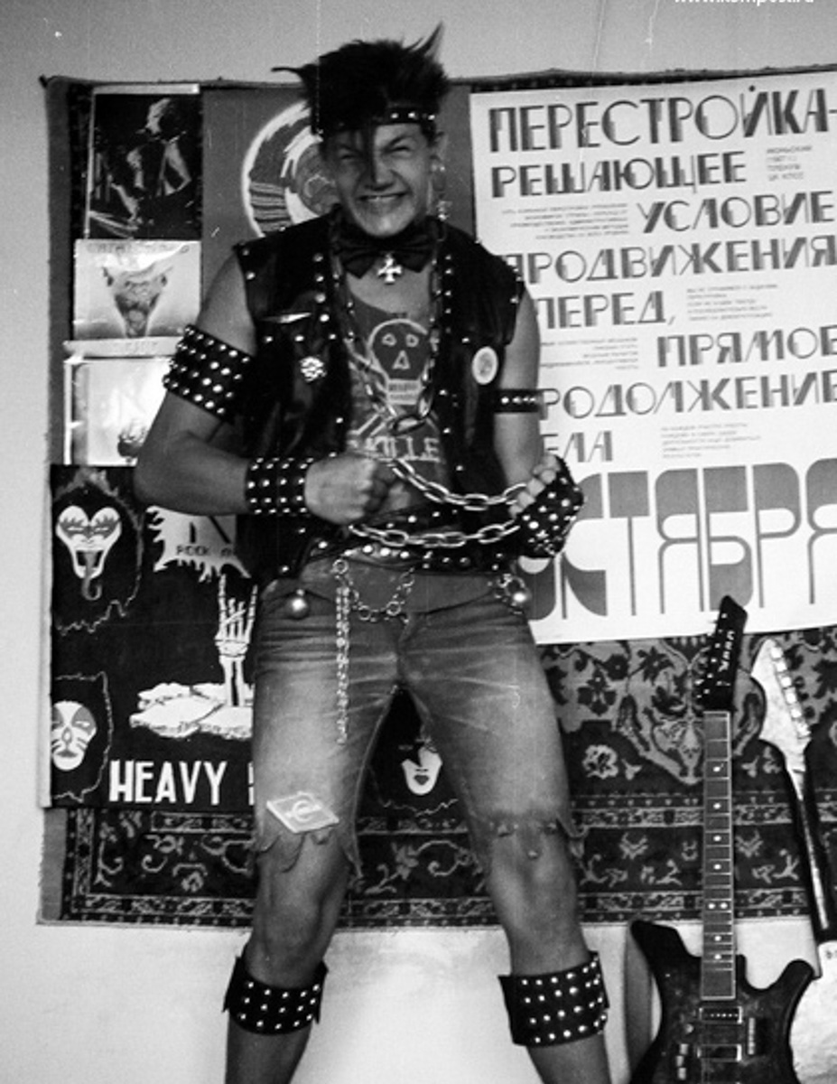 В июле 1987 года Владимир четыре дня подряд сотрясало аккордами рока. Первый в городе фестиваль «тяжелой» музыки — скандально-эпохальное событие. И 35 лет спустя нам есть что о нем вспомнить!