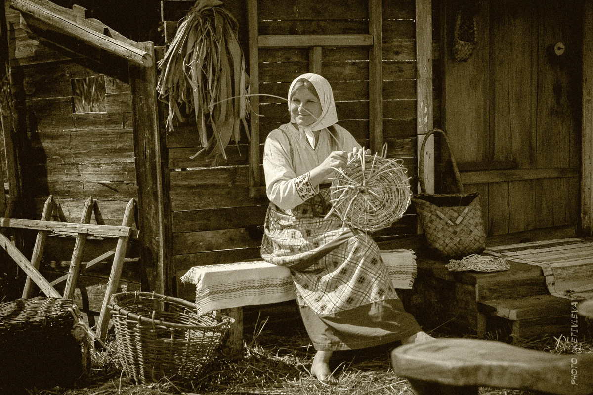 С чего начать в деревне. Жизнь в деревне. Фото деревень 19 века. Жизнь в деревне прошлый век. Волшебная деревня 19 век.