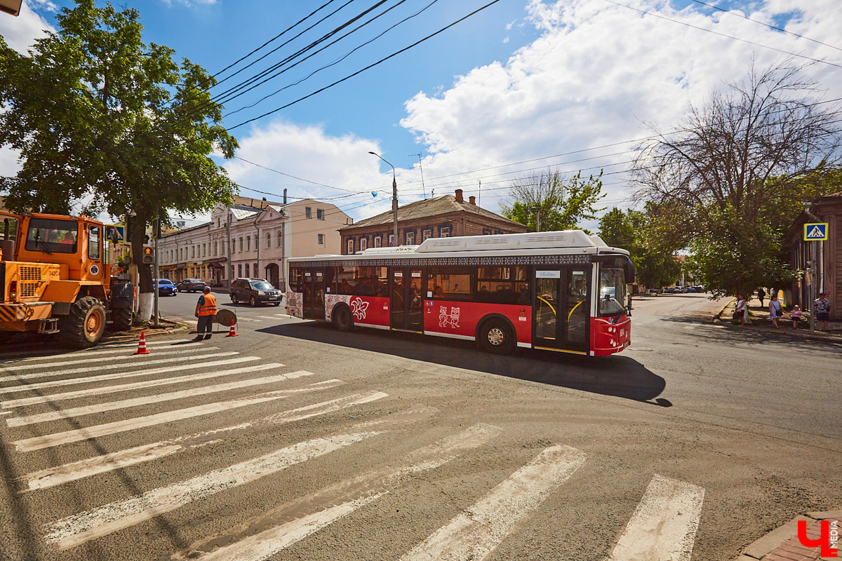 Новые троллейбусы, вагоны поездов, покрытия на проблемных участках города и области. Позитивная повестка для пешеходов и автомобилистов в очередном дорожном обзоре от «Ключ-Медиа»!