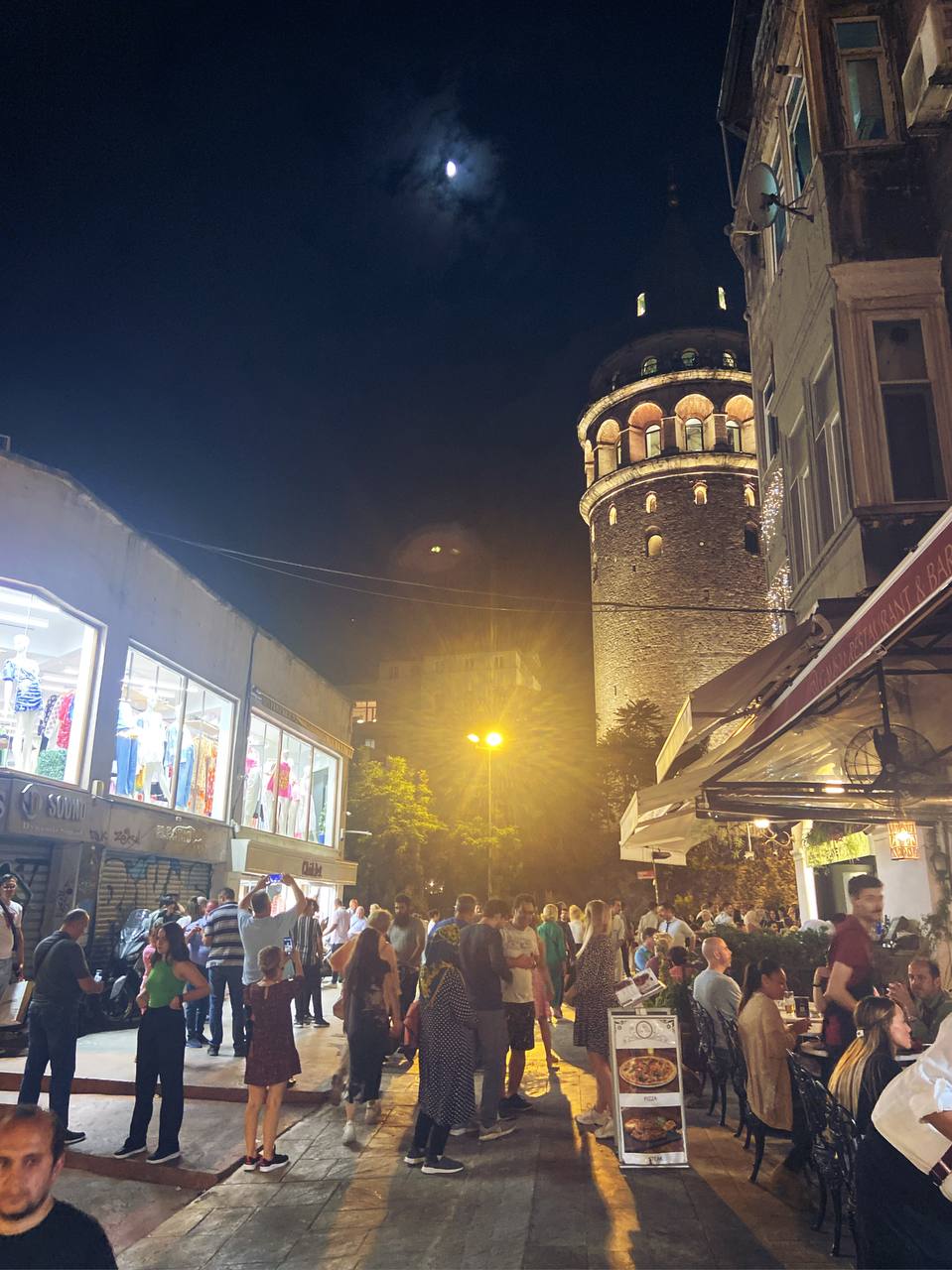 Жительница Владимира Анна Торосян с апреля живет в Стамбуле. За прошедшие месяцы у нее уже сложилось свое представление о том, чем же он отличается от родного города. Итак, погружаемся в атмосферу Турции и узнаем о ее столице все самое интересное.