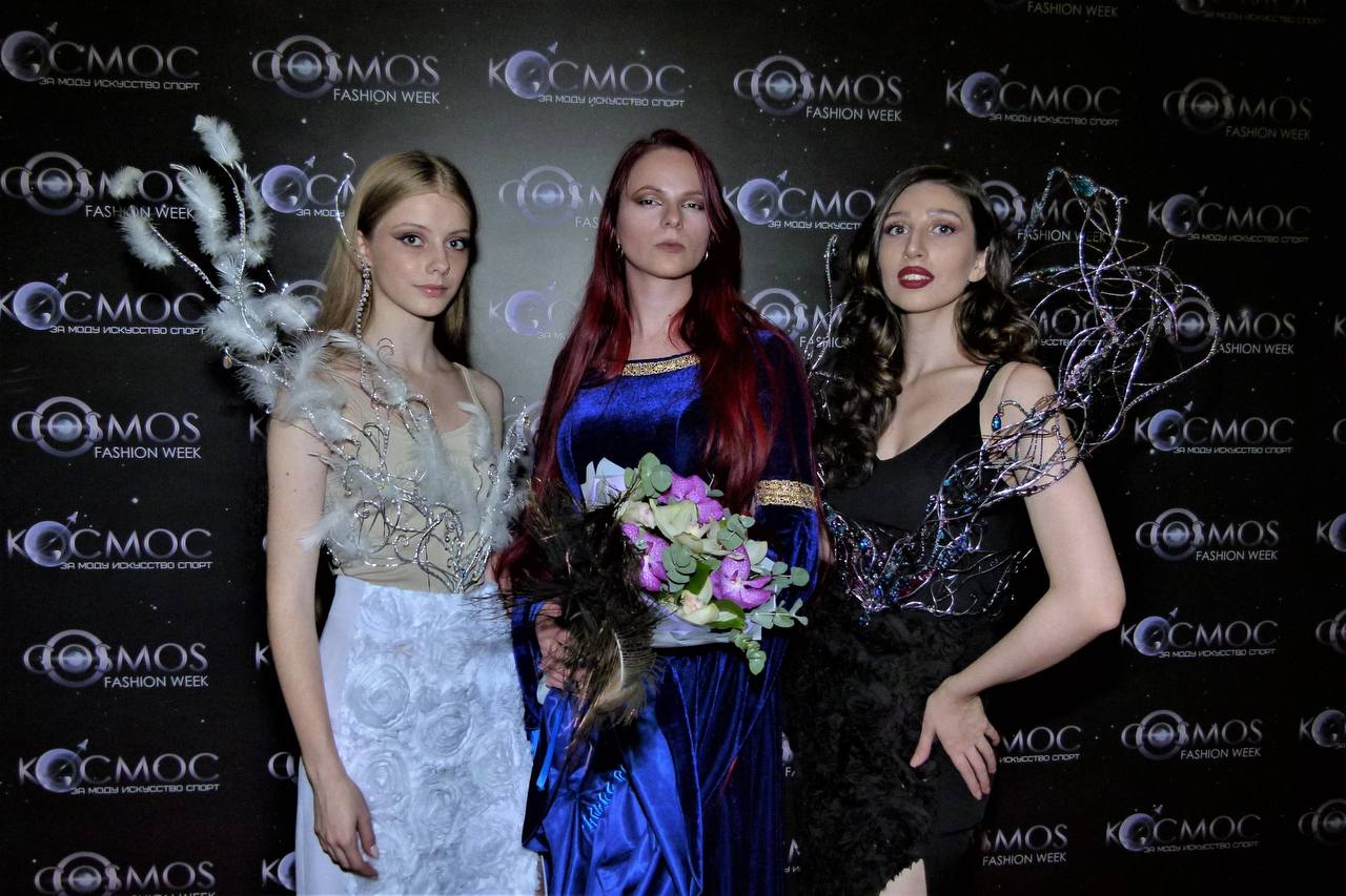 Несколько дней назад в Москве завершился фестиваль Cosmos Fashion Week, на котором прошел показ украшений дизайнера аксессуаров из Владимира Евгении Хреновой. И он буквально превратился в театральную постановку!