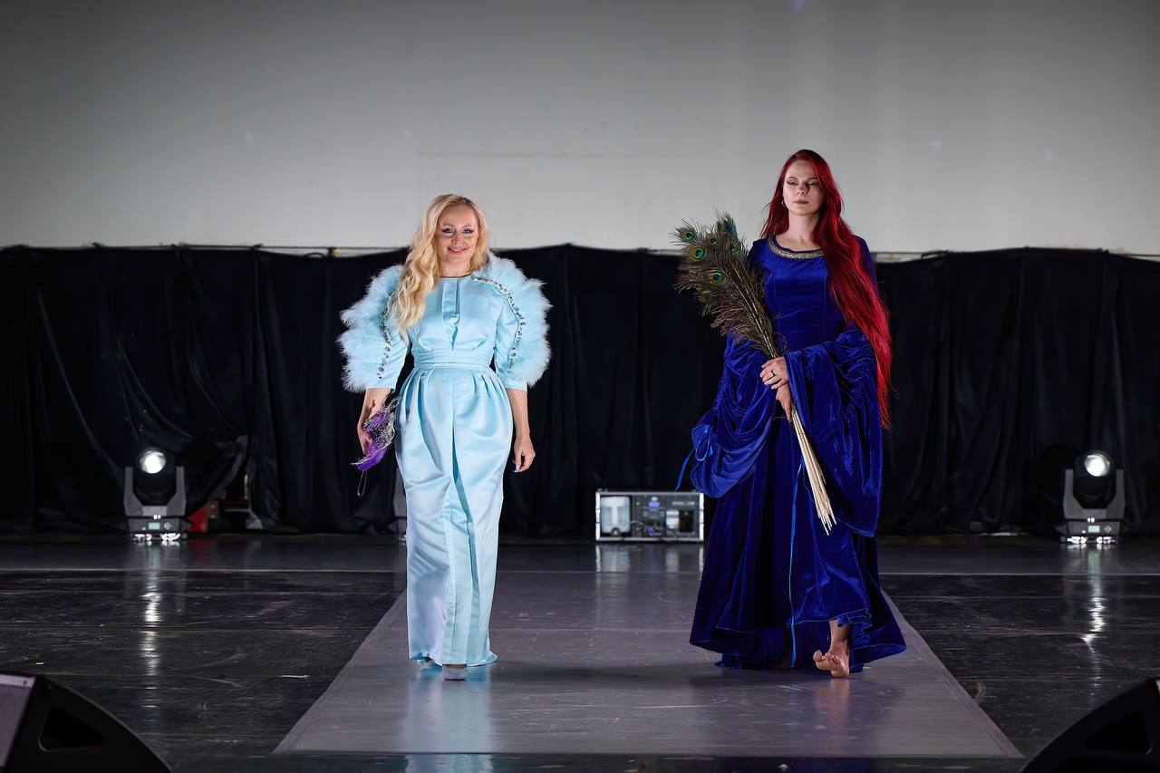 Несколько дней назад в Москве завершился фестиваль Cosmos Fashion Week, на котором прошел показ украшений дизайнера аксессуаров из Владимира Евгении Хреновой. И он буквально превратился в театральную постановку!