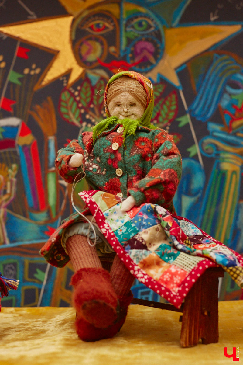 В минувшие выходные во Владимире состоялся второй камерный фестиваль «КуклУникум». На нем собрались не только местные коллекционеры, но и мастера со всего региона. «Ключ-Медиа» прошелся по «Княжеским палатам» и поближе рассмотрел большую часть авторских кукол. 