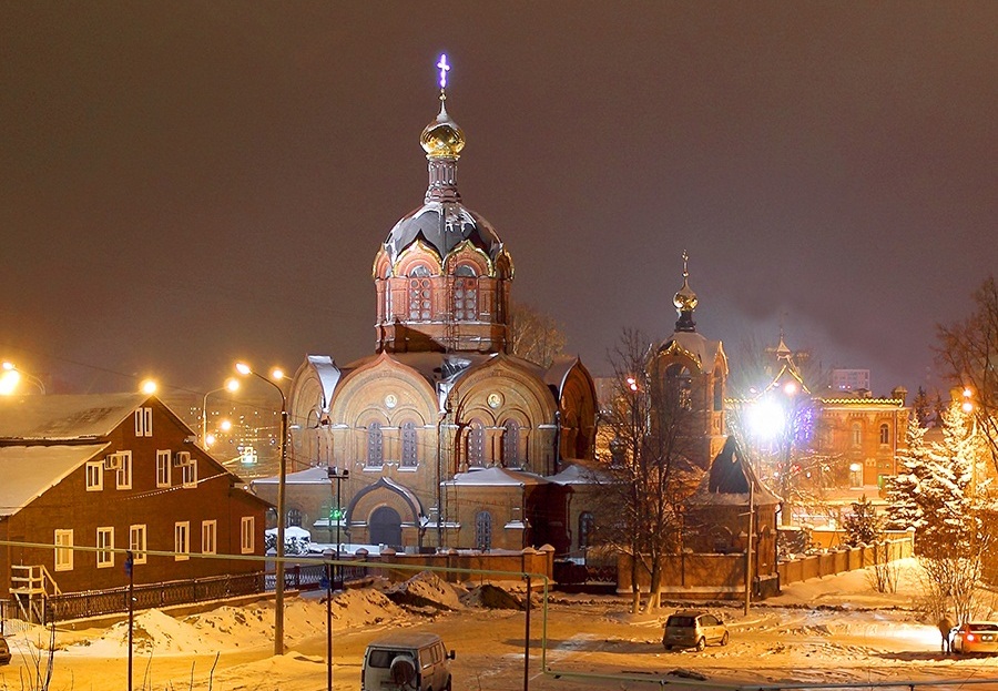 28 ноября 1893 года на Студеной горе во Владимире был торжественно освящен храм Архангела Михаила. По своему виду и наполнению это одна из самых нетрадиционных владимирских церквей. Давайте разберемся, что же в ней такого уникального.
