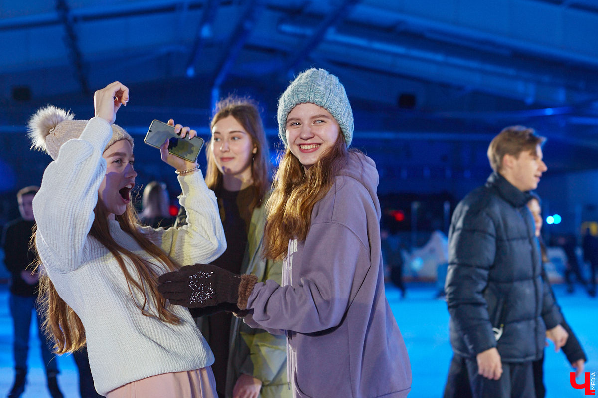 Владимирские студенты отметили Татьянин день на льду. Учащихся города пригласили на неоновую дискотеку. Праздник продолжался почти три часа. Если вы были на катке, ищите себя на фото от «Ключ-Медиа».