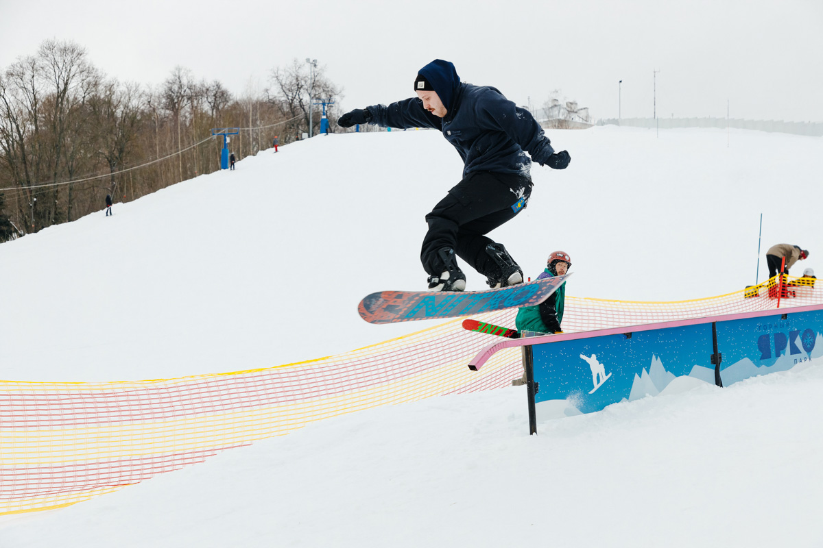В конце прошлого года во Владимире открылся «Горный ЯРКОпарк». Рассказываем, как там все устроено, можно ли покорить сноуборд «с нуля» и какие еще развлечения ждут гостей комплекса.