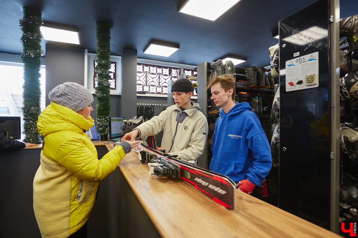 В конце прошлого года во Владимире открылся «Горный ЯРКОпарк». Рассказываем, как там все устроено, можно ли покорить сноуборд «с нуля» и какие еще развлечения ждут гостей комплекса.
