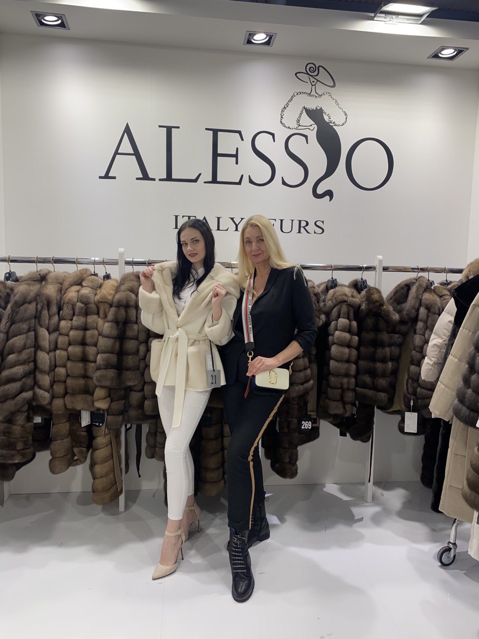 Милан, держись! Владимирская модель Анастасия Машурова прошла множество кастингов и получила сразу несколько предложений о работе на Неделе моды в Италии.