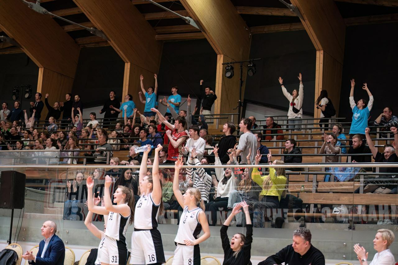 Настоящий праздник женского баскетбола не так давно прошел в Суздале. Город впервые в истории принял финал Студенческой лиги РЖД. На паркет новой спортивной арены вышли сразу восемь команд, в числе которых и «Владимирские львицы».