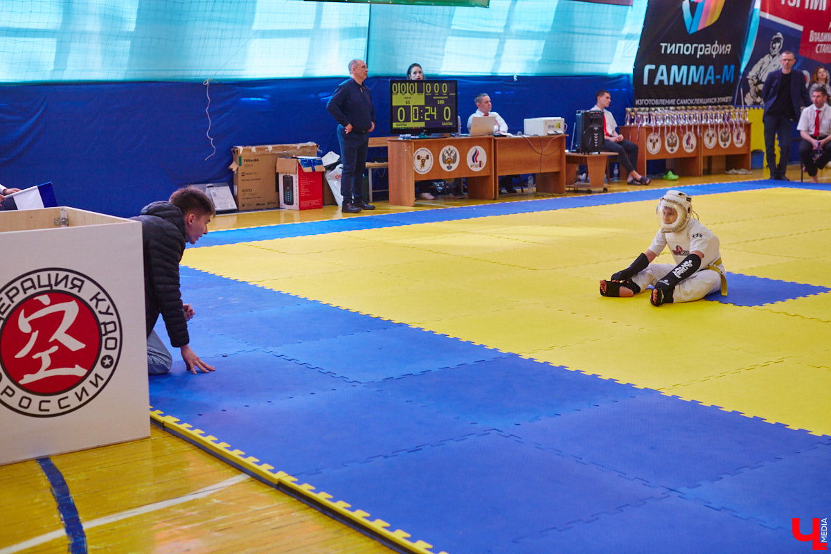 Во Владимире прошел турнир по кудо среди юных спортсменов. На татами вышли 130 ребят разного возраста. Среди участников были и девочки.