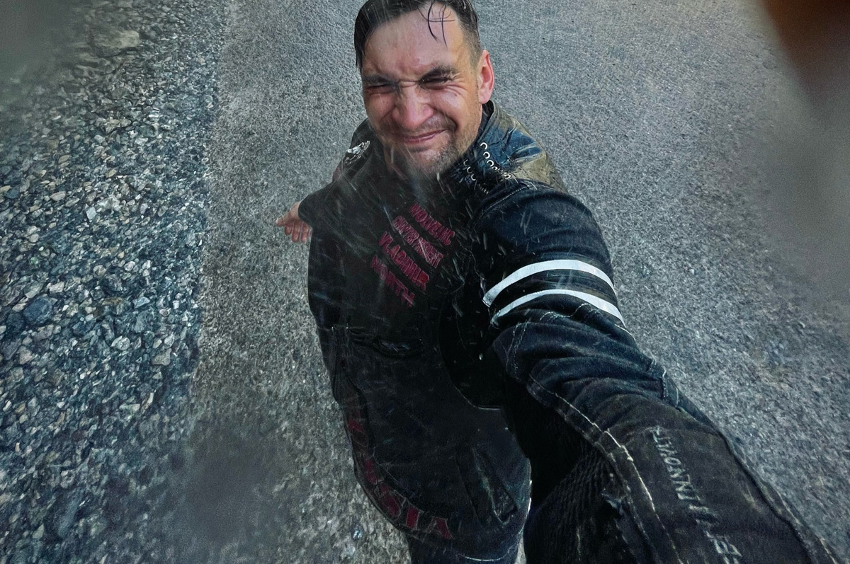 Владимирский путешественник Игорь Икшаков проехал через три страны на мотоцикле в сторону горной системы Памир. Весь путь через Казахстан, Узбекистан, Таджикистан и обратно занял у него 17 дней. Преодолеть пришлось почти девять тысяч километров. И без приключений в пути, естественно, не обошлось.