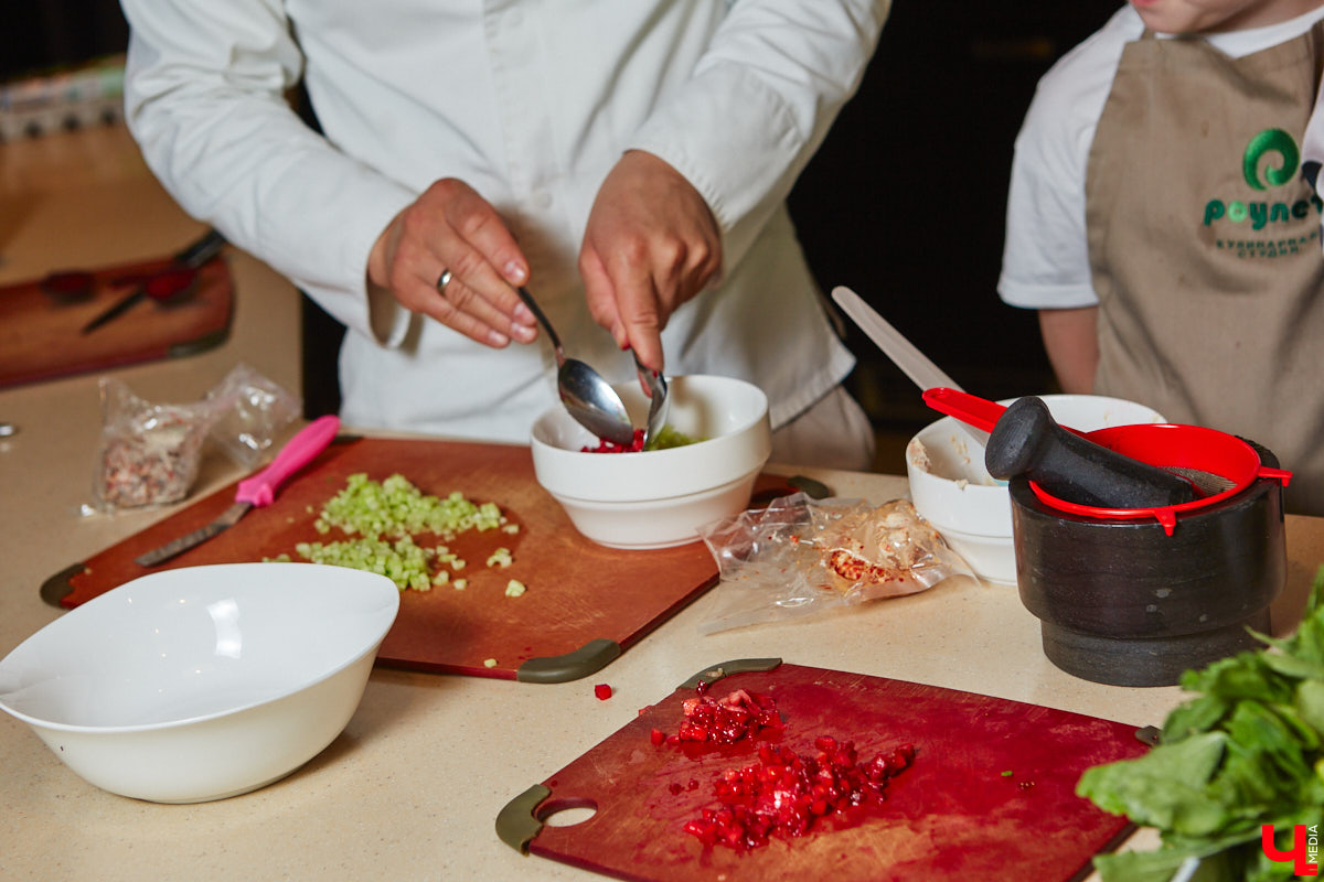 Владимирский реставратор, как опытный ресторатор, исследовала влияние цвета ингредиентов на вкус приготовленной еды и выяснила, какое блюдо можно назвать лидером летней красочной палитры.
