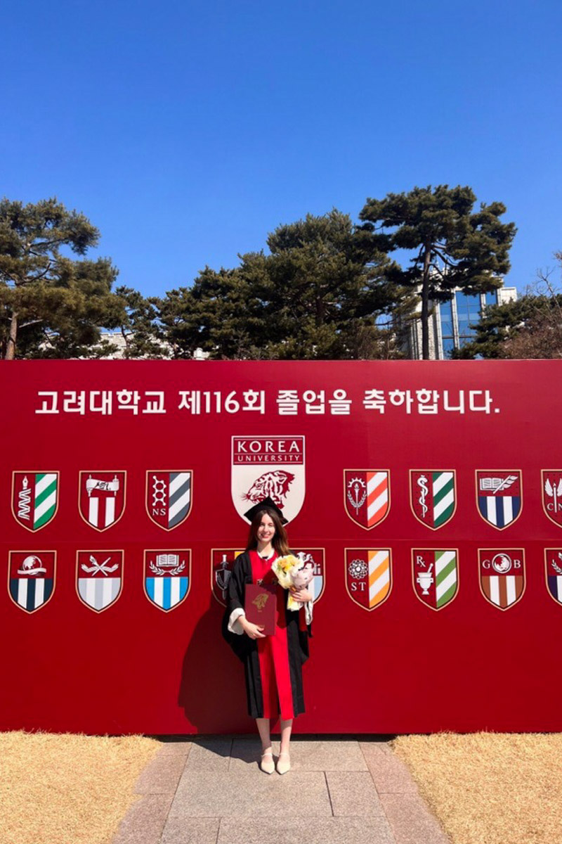 Семейная пара из Владимира провела свой отпуск в Южной Корее. В Сеуле их дочь окончила университет, входящий в топ-3 лучших в стране. И вот родители приехали к ней в гости. Да, направление среди наших туристов не самое популярное, хотя интерес к нему, особенно среди молодежи, огромный