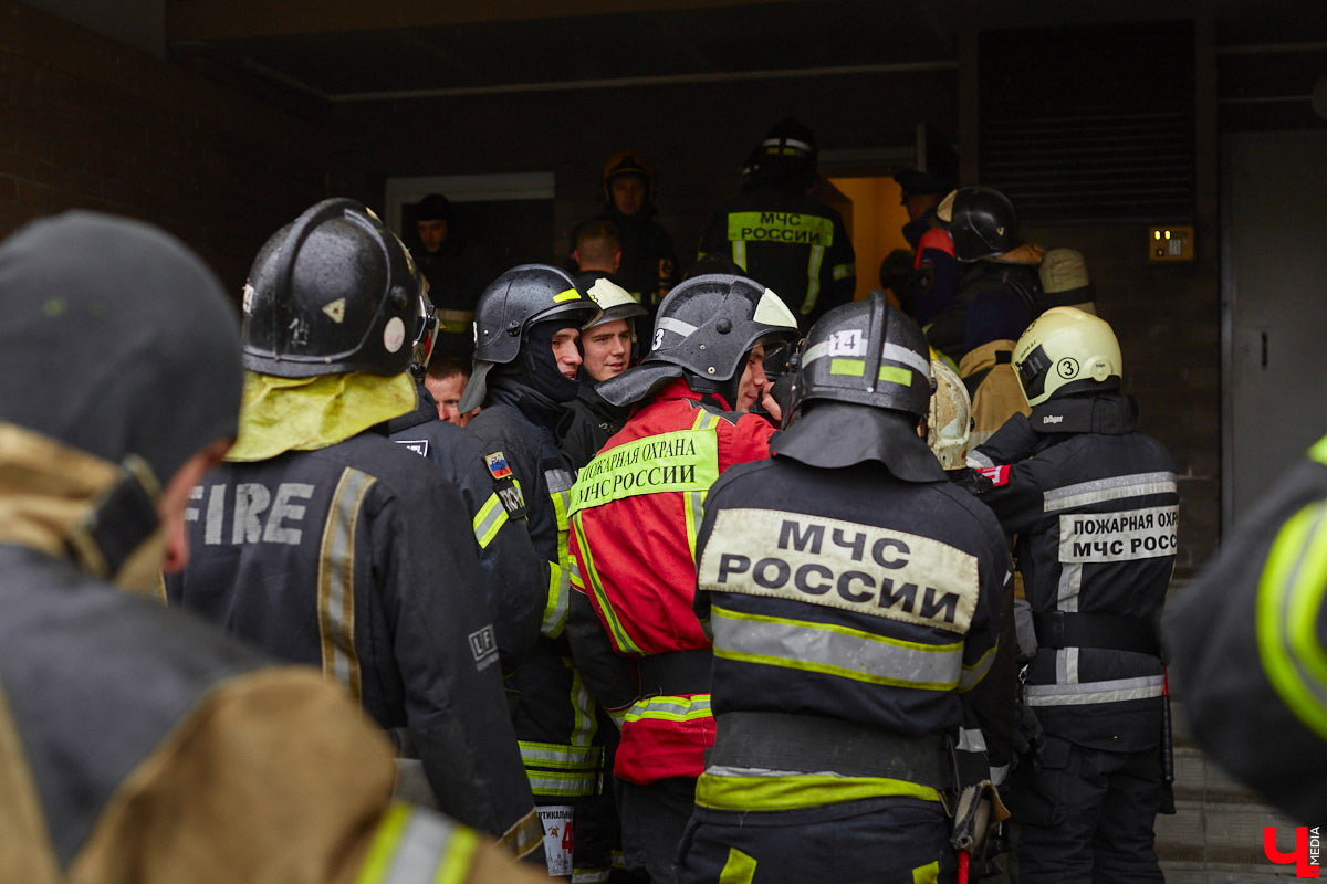 Во Владимире прошли соревнования пожарных по скоростному подъему на высотное здание. 70 спасателей в полной экипировке весом более 20 килограммов на время поднимались на 21-й этаж. Рассказываем и показываем, как это было, в нашем фоторепортаже.