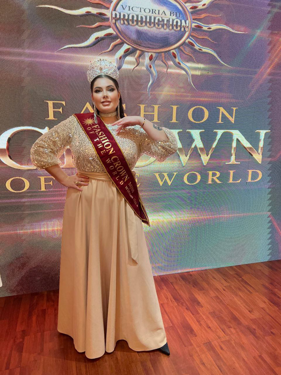 Владимирские девушки завоевали сразу три титула на международном конкурсе красоты «Fashion crown of the world» в Турции. Нашу страну и, конечно, 33-й регион представляли три участницы, которые получили короны в категориях «Мисс», «Миссис» и «Size+».