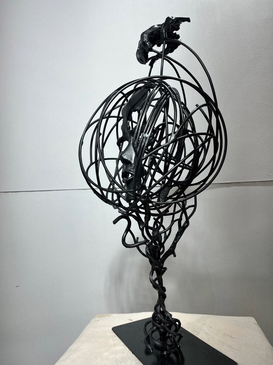 Муромский скульптор Антон Клепиков продает свою композицию «Гармония и разрушение» на выставке в Нью-Йорке. Работу оценили в три тысячи долларов. И на что потратить эти деньги, молодой человек уже знает.