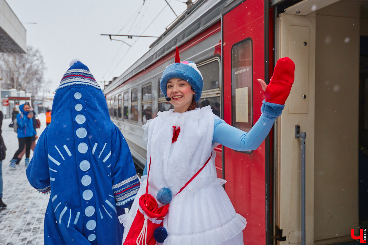 Жители вымышленной полярной страны приглашают владимирцев в увлекательное путешествие на сказочном поезде. И первая остановка волшебного состава в областном центре запланирована уже на эту субботу, 16 декабря!